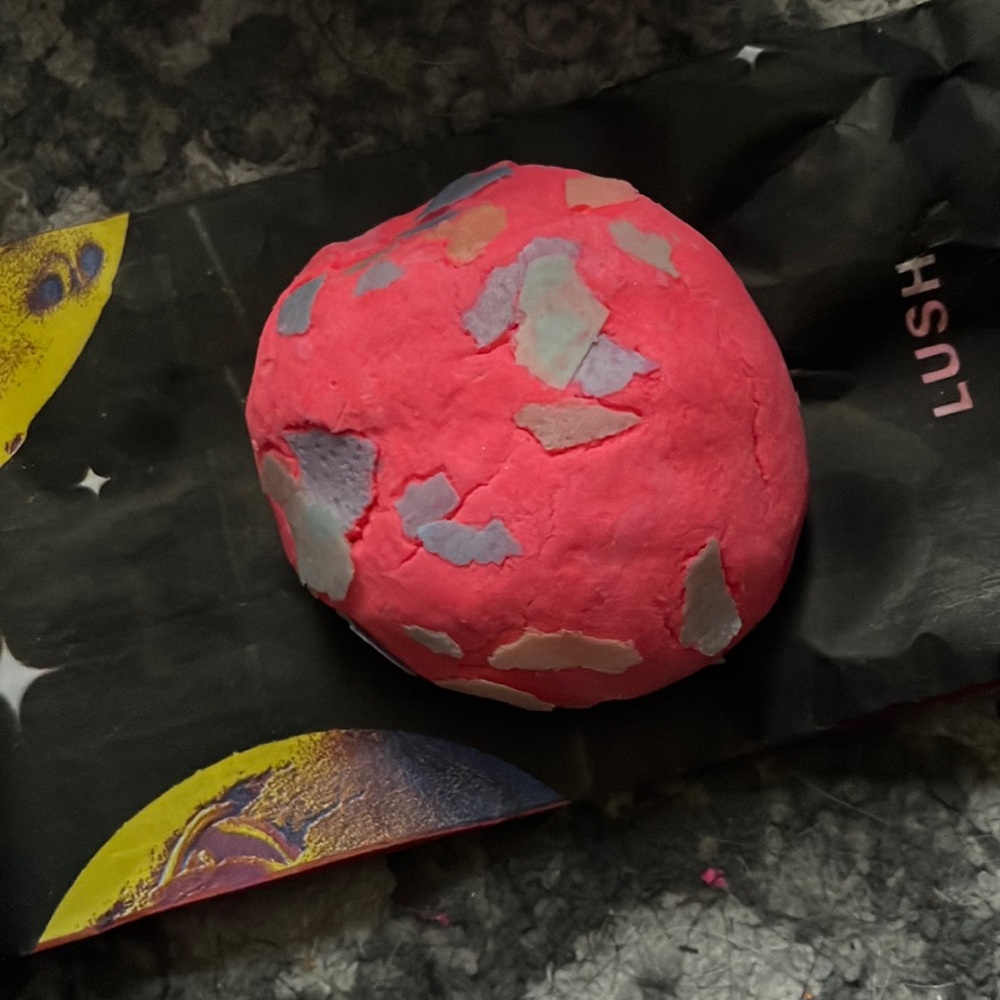Exclusive lush cosmetics Christmas morning bubble bar